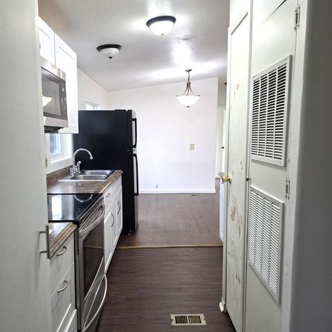 939 S Valley View Road UNIT 10, Ashland, OR 97520