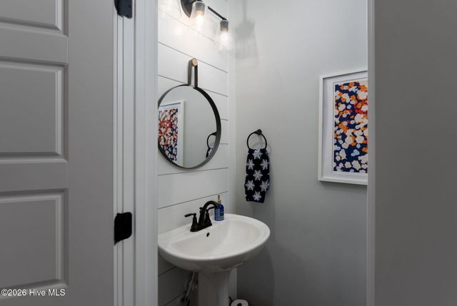 541 Moss Lake Lane, Holly Ridge, NC 28445