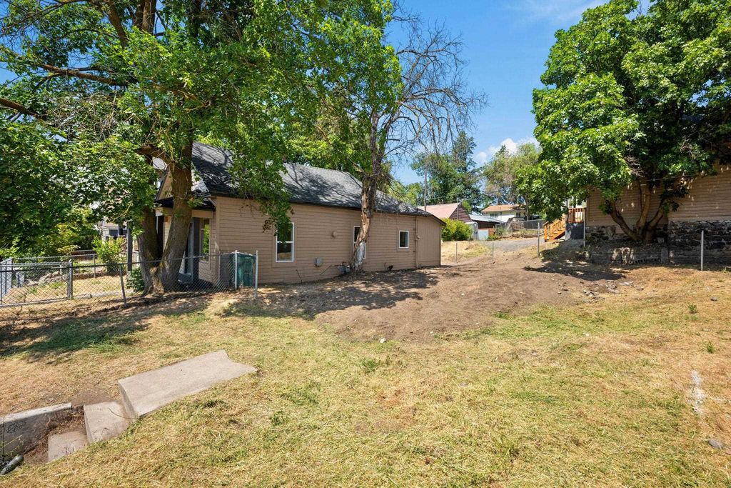 1606 W Maxwell Ave, Spokane, WA 99201 photo 8