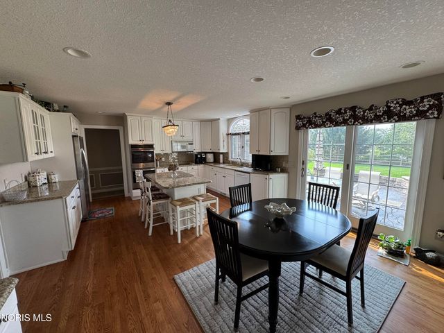 7455 Valhalla Drive, Maumee, OH 43537