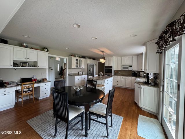 7455 Valhalla Drive, Maumee, OH 43537