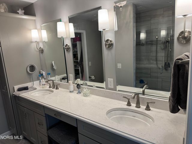 7455 Valhalla Drive, Maumee, OH 43537