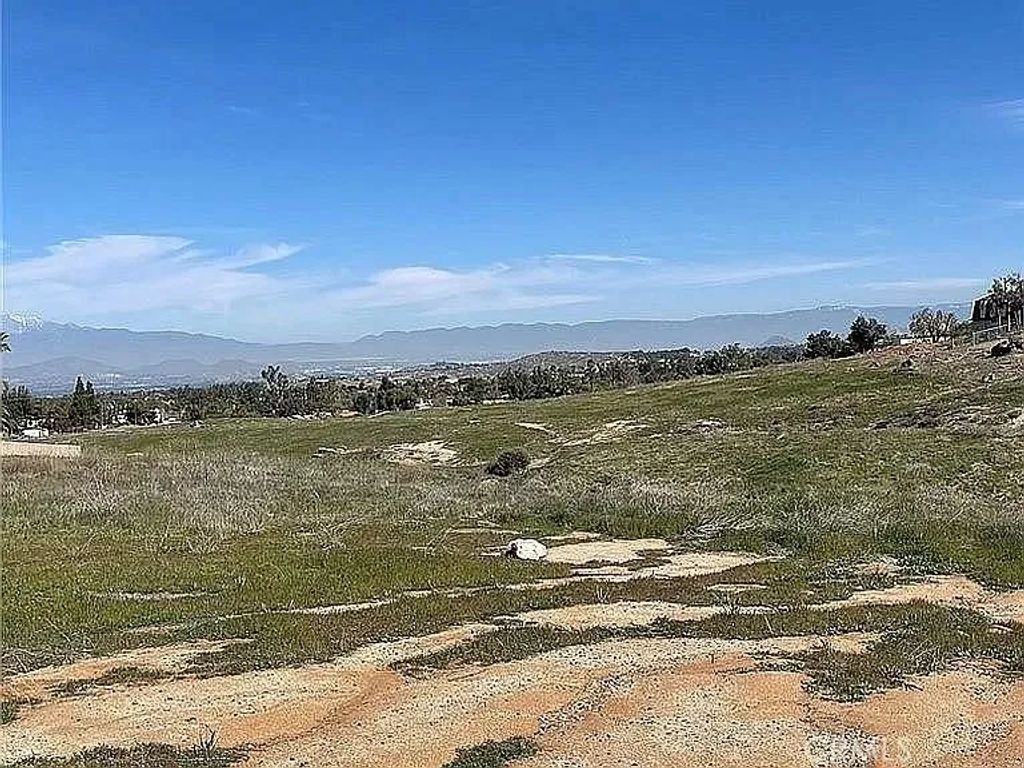 17900 Nandina, Riverside, CA 92508