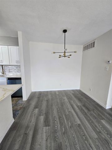 9550 Deering Drive 310, Houston, TX 77036