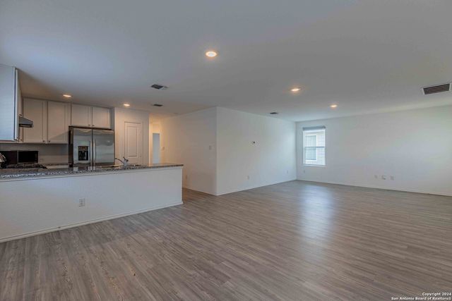 6562 Runaway Row, Converse, TX 78109