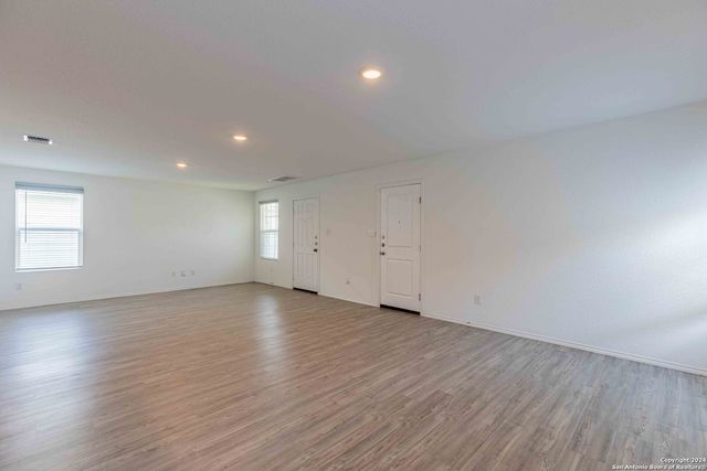 6562 Runaway Row, Converse, TX 78109