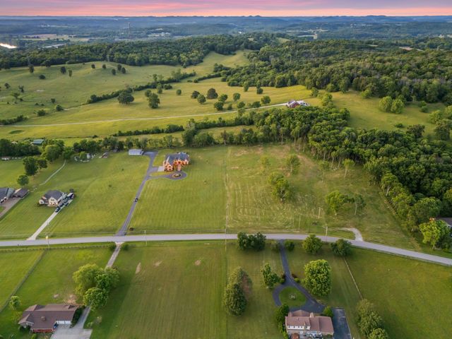 919 Philadelphia Rd, Lebanon, TN 37087