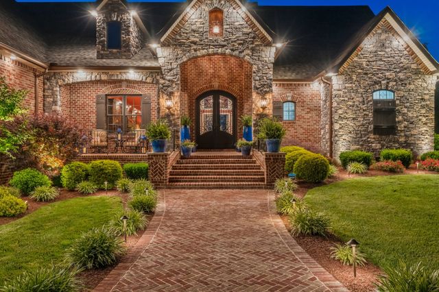 919 Philadelphia Rd, Lebanon, TN 37087