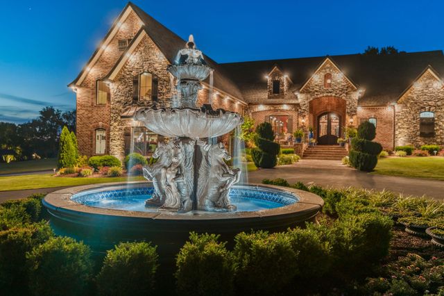 919 Philadelphia Rd, Lebanon, TN 37087