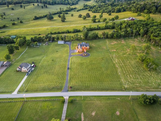 919 Philadelphia Rd, Lebanon, TN 37087