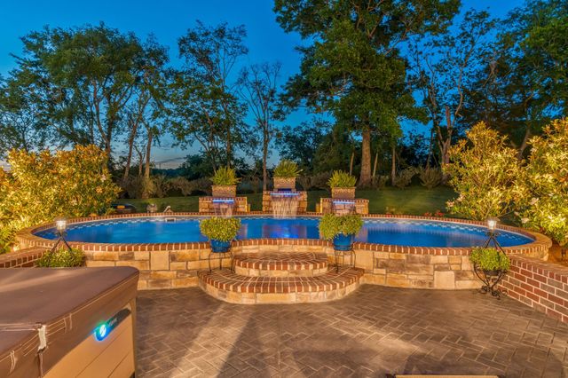 919 Philadelphia Rd, Lebanon, TN 37087