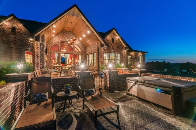 919 Philadelphia Rd, Lebanon, TN 37087