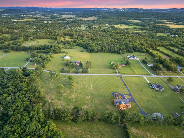 919 Philadelphia Rd, Lebanon, TN 37087