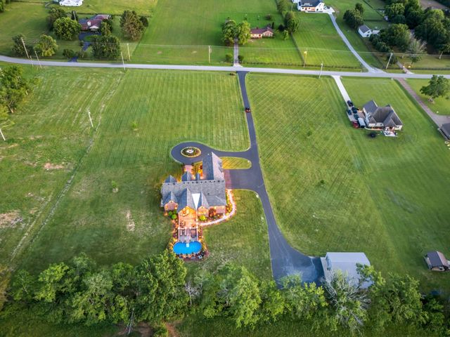 919 Philadelphia Rd, Lebanon, TN 37087