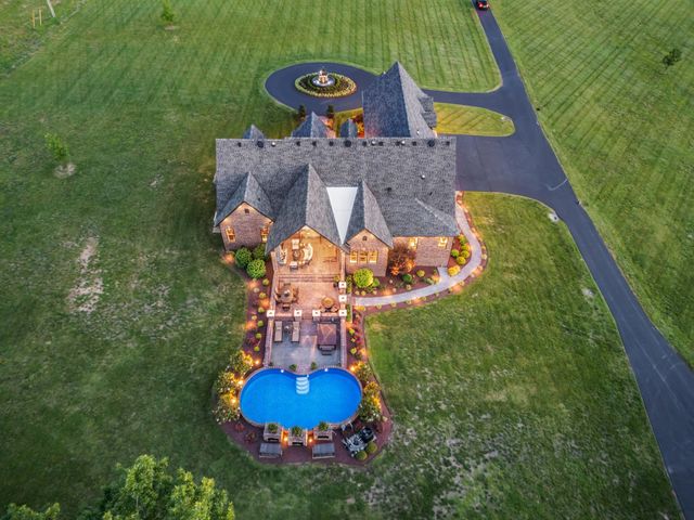 919 Philadelphia Rd, Lebanon, TN 37087