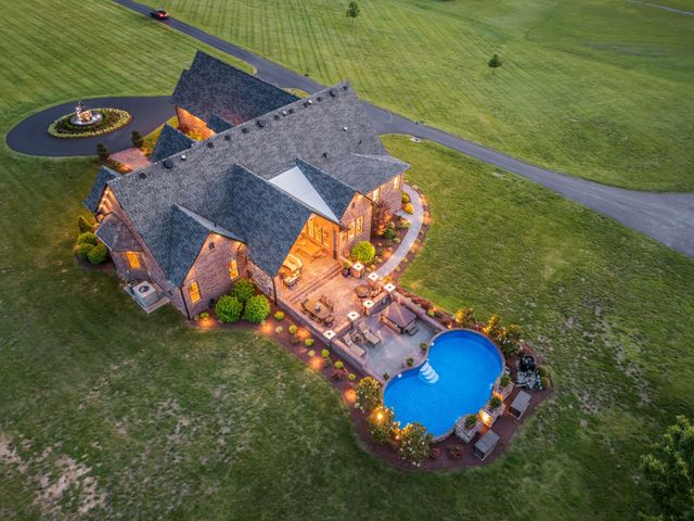 919 Philadelphia Rd, Lebanon, TN 37087