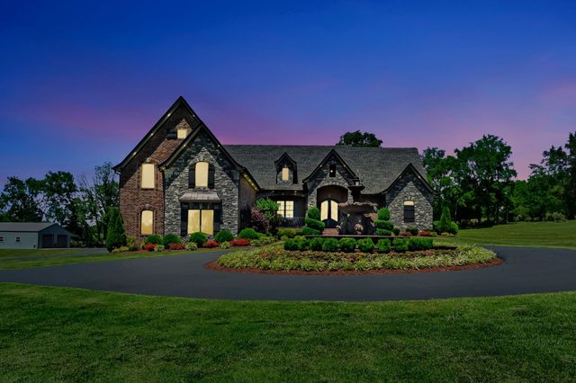 919 Philadelphia Rd, Lebanon, TN 37087