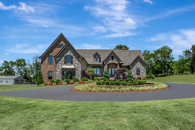 919 Philadelphia Rd, Lebanon, TN 37087