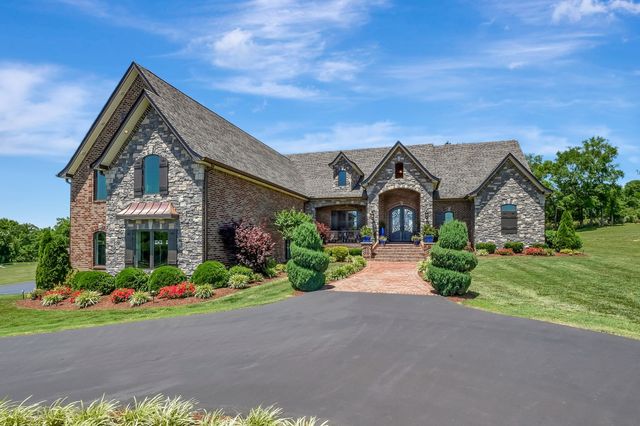 919 Philadelphia Rd, Lebanon, TN 37087