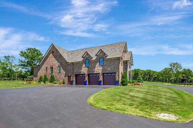 919 Philadelphia Rd, Lebanon, TN 37087