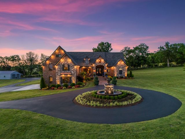 919 Philadelphia Rd, Lebanon, TN 37087