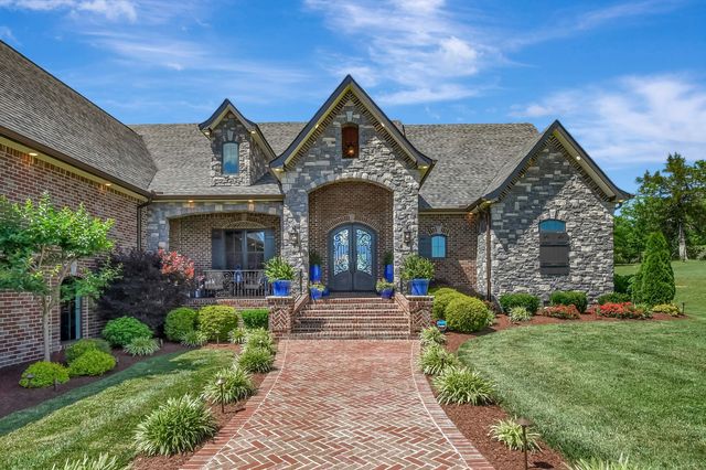 919 Philadelphia Rd, Lebanon, TN 37087