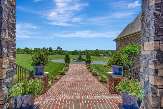 919 Philadelphia Rd, Lebanon, TN 37087