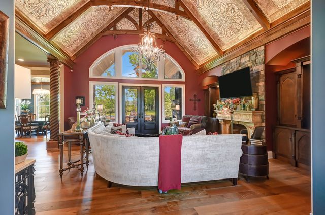 919 Philadelphia Rd, Lebanon, TN 37087