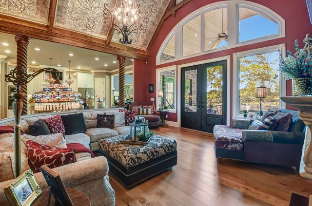 919 Philadelphia Rd, Lebanon, TN 37087