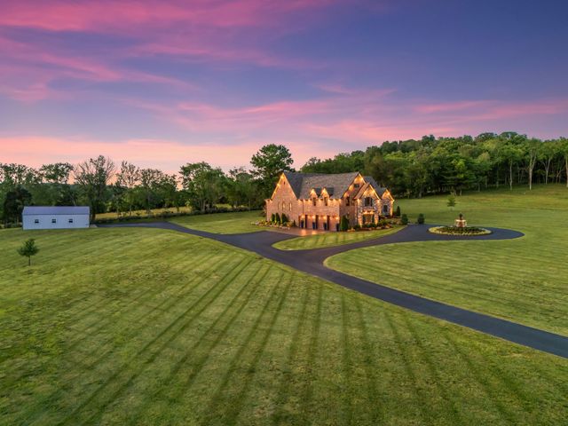 919 Philadelphia Rd, Lebanon, TN 37087