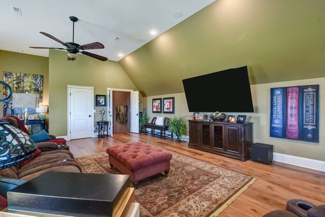 919 Philadelphia Rd, Lebanon, TN 37087