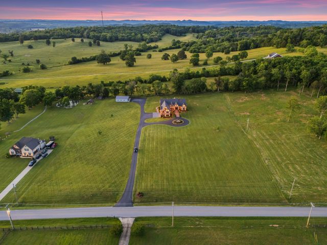 919 Philadelphia Rd, Lebanon, TN 37087