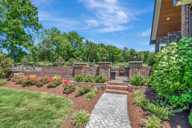 919 Philadelphia Rd, Lebanon, TN 37087