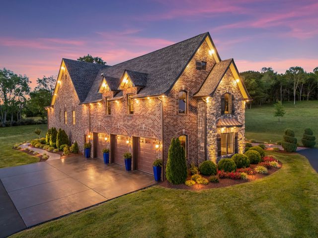 919 Philadelphia Rd, Lebanon, TN 37087