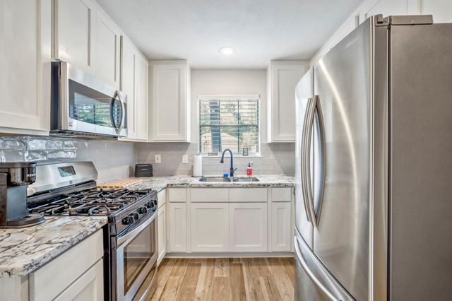 104 W White Willow Circle Circle, The Woodlands, TX 77381