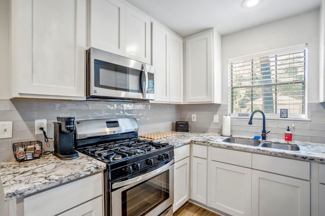 104 W White Willow Circle Circle, The Woodlands, TX 77381