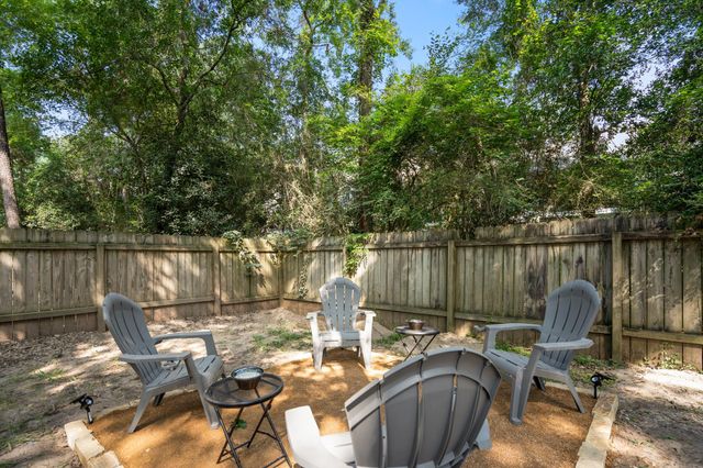 104 W White Willow Circle Circle, The Woodlands, TX 77381