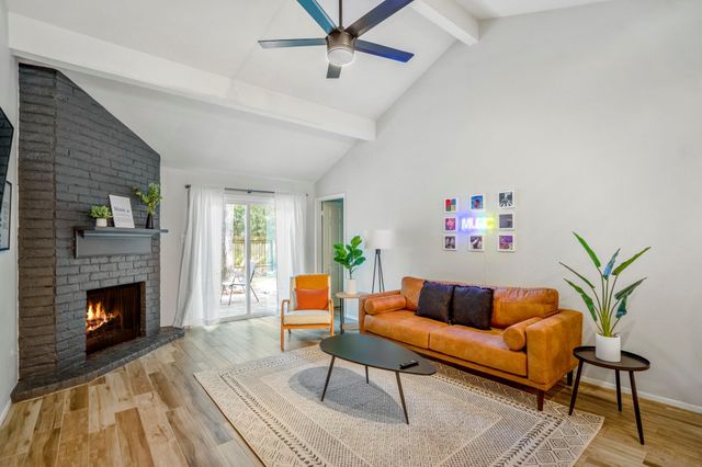 104 W White Willow Circle Circle, The Woodlands, TX 77381