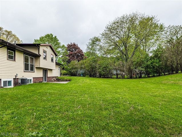 1101 Chaparrel Road SW, Hartville, OH 44632