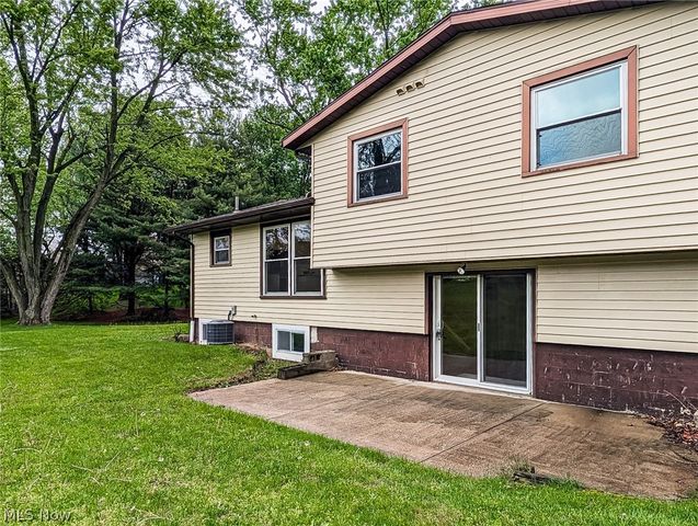 1101 Chaparrel Road SW, Hartville, OH 44632