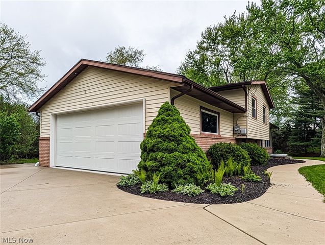 1101 Chaparrel Road SW, Hartville, OH 44632