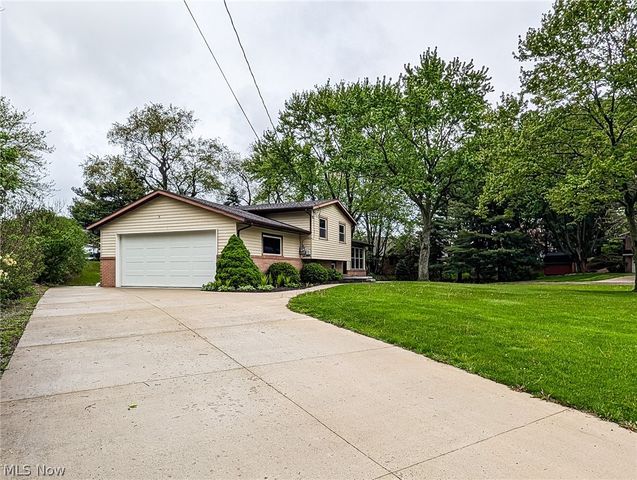 1101 Chaparrel Road SW, Hartville, OH 44632