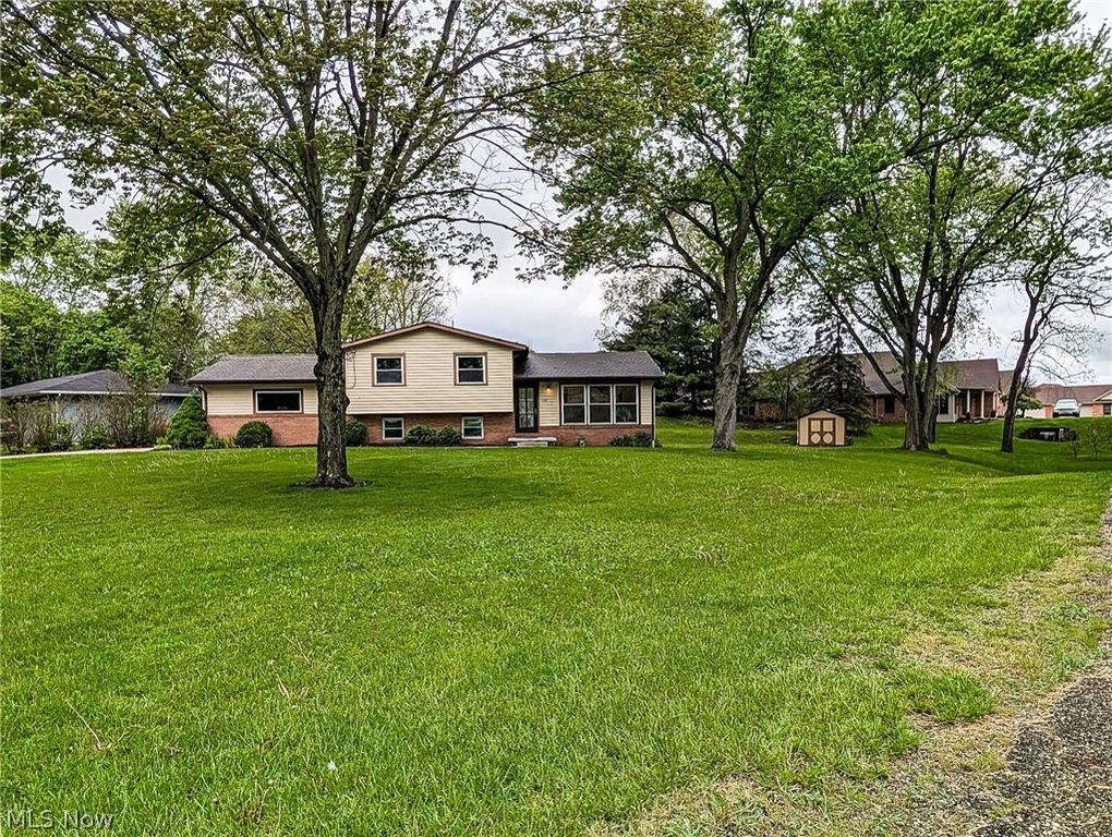 1101 Chaparrel Road SW, Hartville, OH 44632