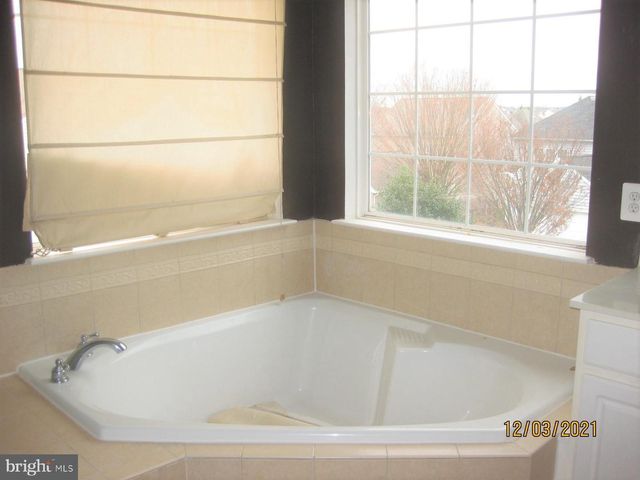 48 BATTLEFIELD DR, Charles Town, WV 25414