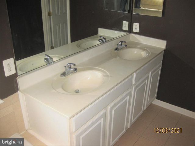 48 BATTLEFIELD DR, Charles Town, WV 25414