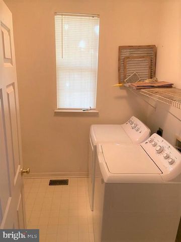 48 BATTLEFIELD DR, Charles Town, WV 25414