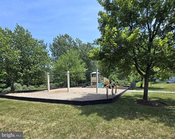 48 BATTLEFIELD DR, Charles Town, WV 25414