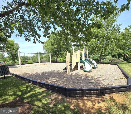 48 BATTLEFIELD DR, Charles Town, WV 25414