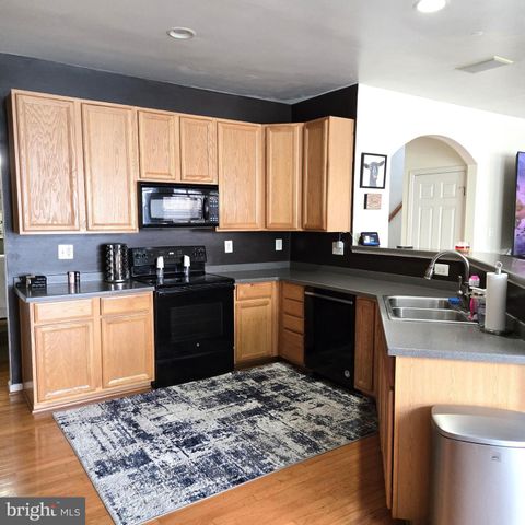 48 BATTLEFIELD DR, Charles Town, WV 25414