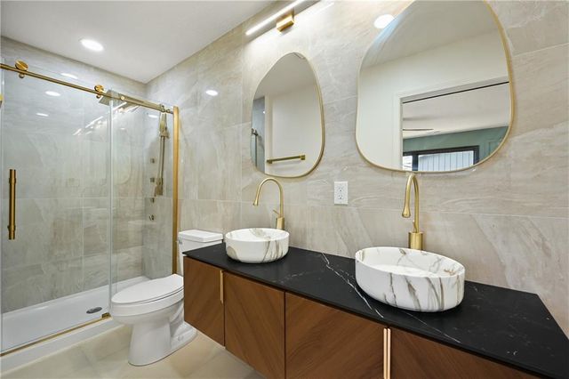 7529 Lamar Avenue, Prairie Village, KS 66208